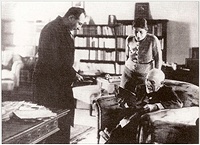 Sanfilippo1 Stefano, la moglie Olinda e Luigi leggono i telegrammi per il Nobel (Roma, 1934).jpg