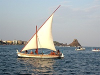 barca isole ciclopi.jpg